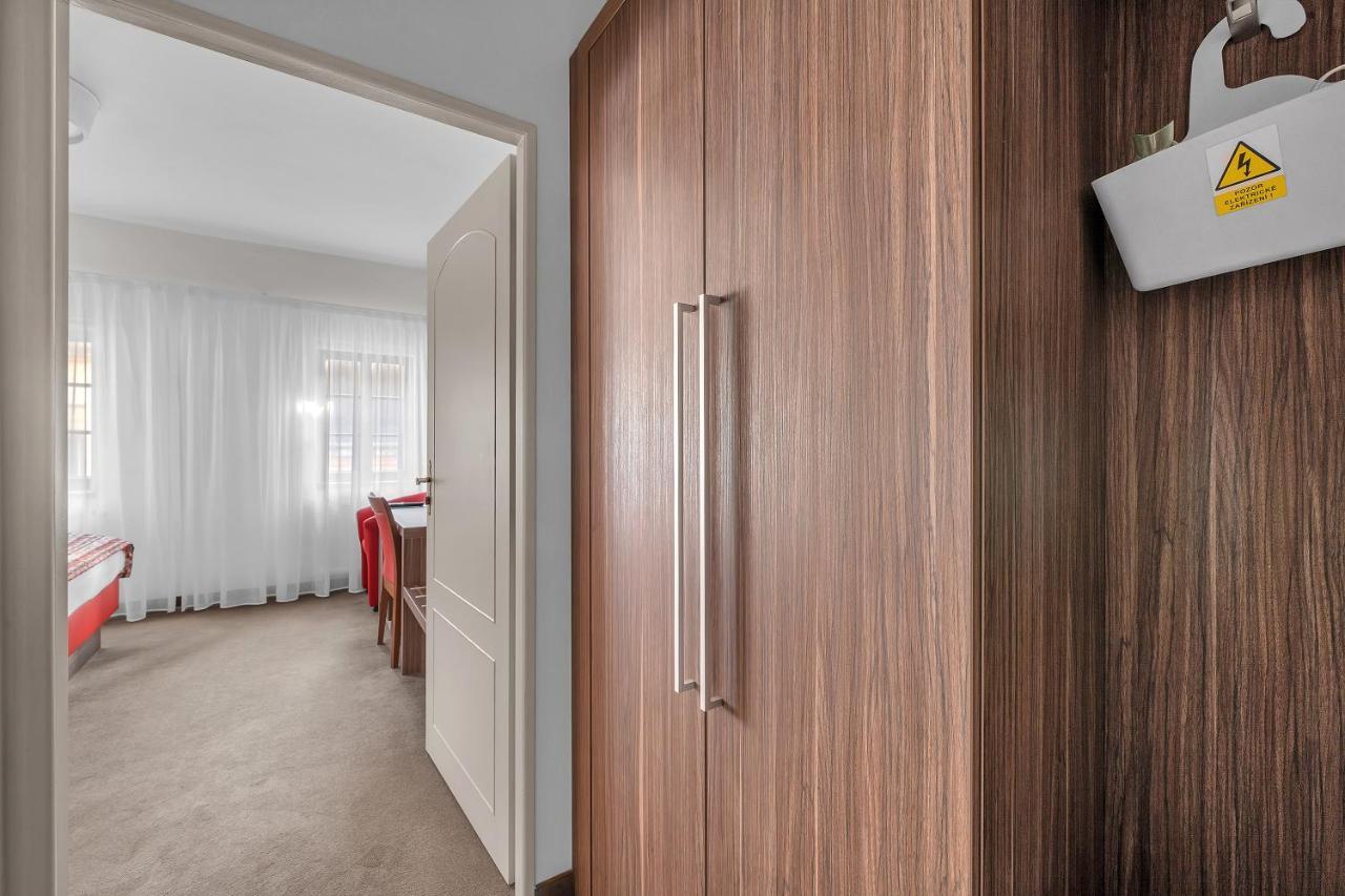 Hotel Nelly Kellys Trutnov Exterior photo