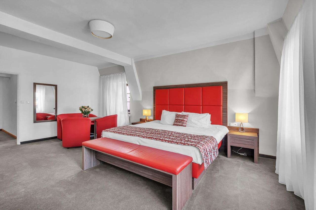 Hotel Nelly Kellys Trutnov Exterior photo