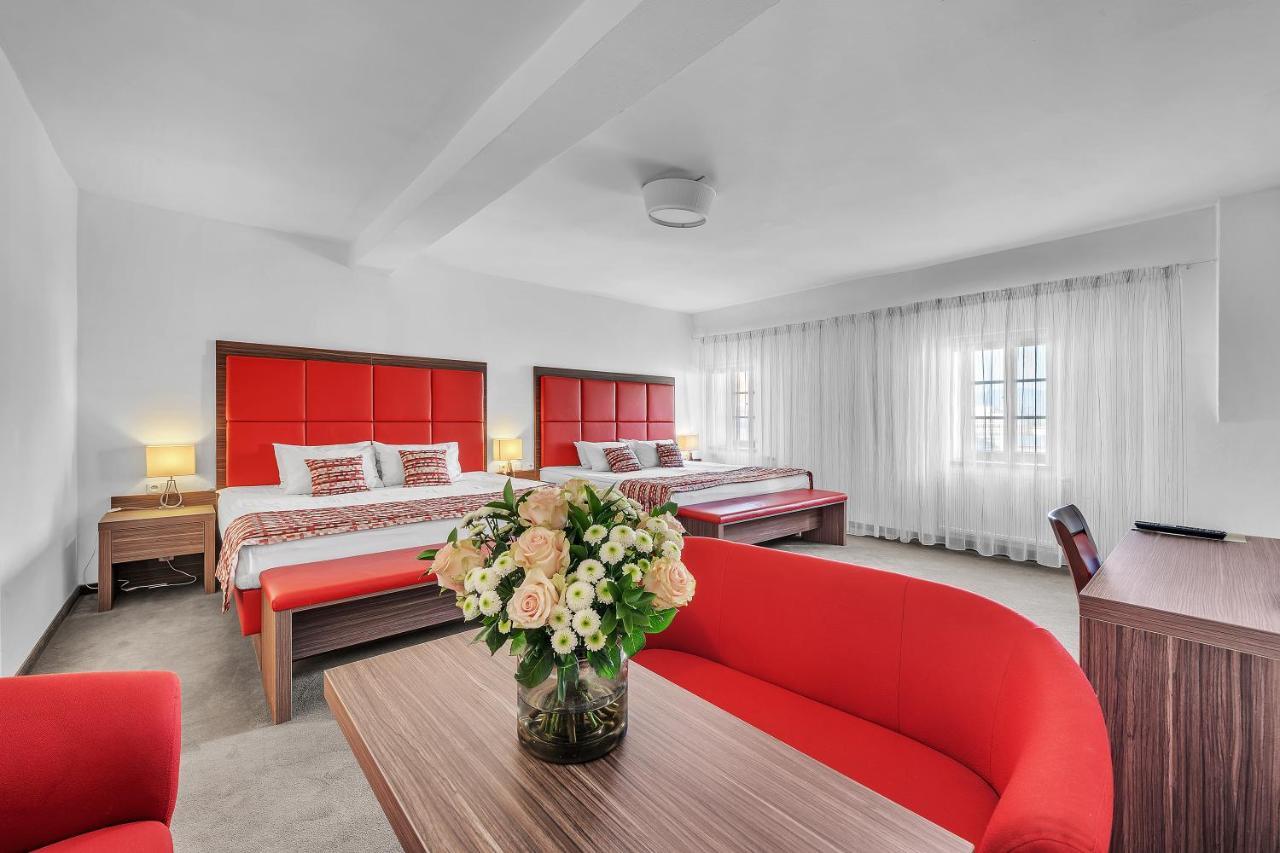 Hotel Nelly Kellys Trutnov Exterior photo