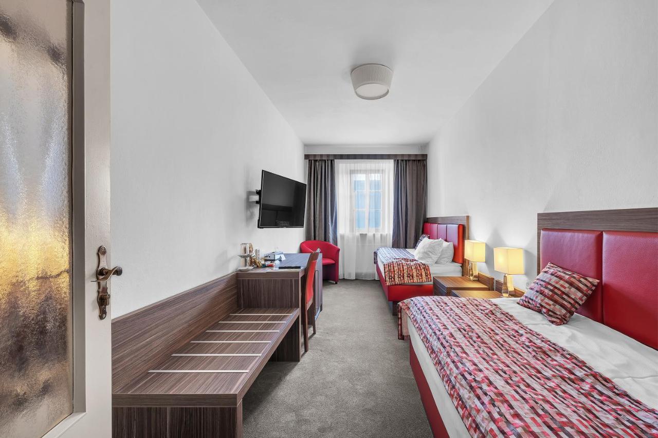 Hotel Nelly Kellys Trutnov Exterior photo