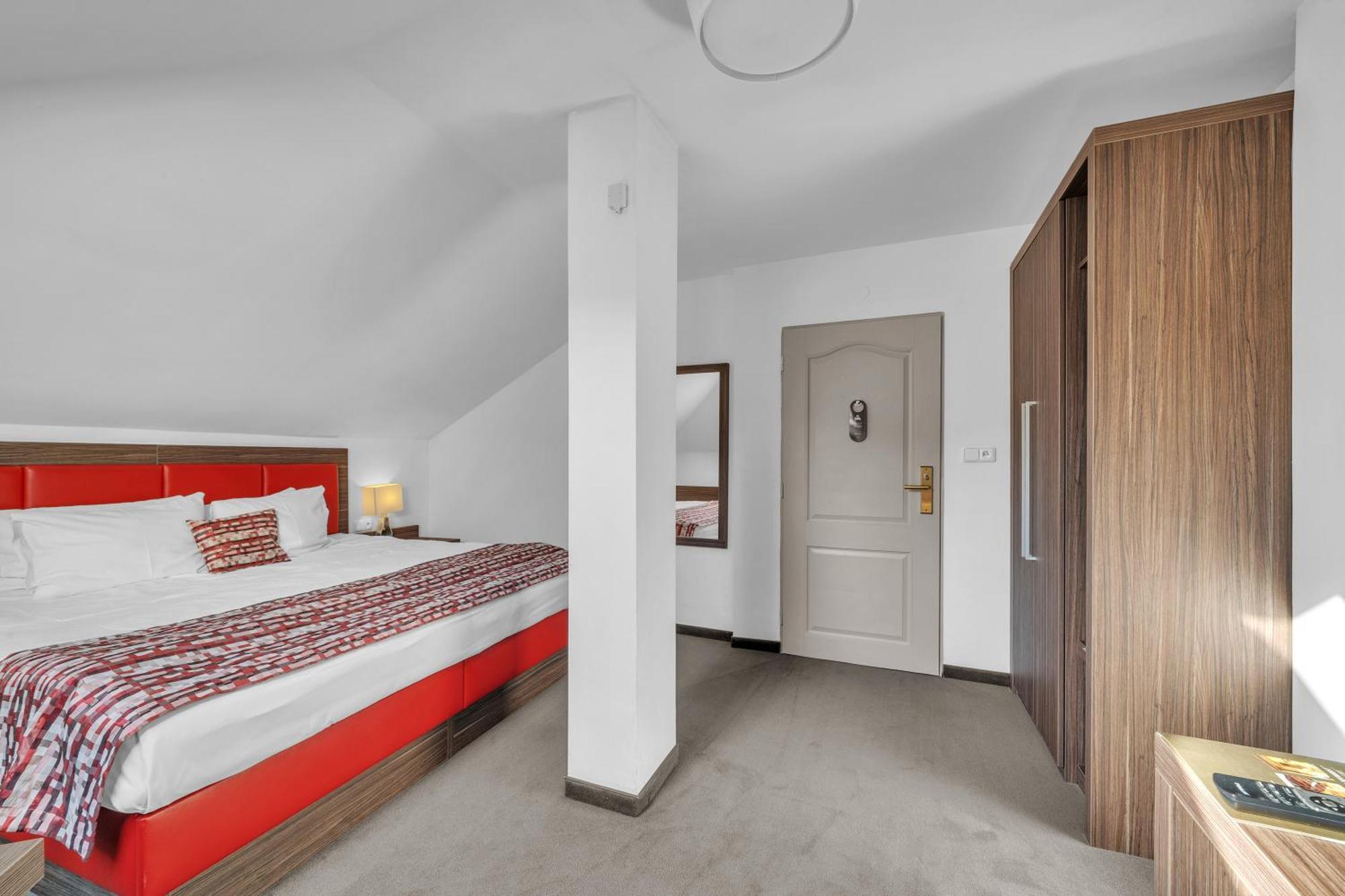 Hotel Nelly Kellys Trutnov Exterior photo