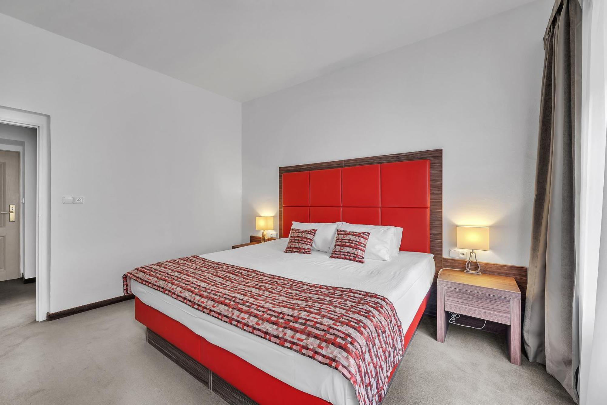 Hotel Nelly Kellys Trutnov Exterior photo